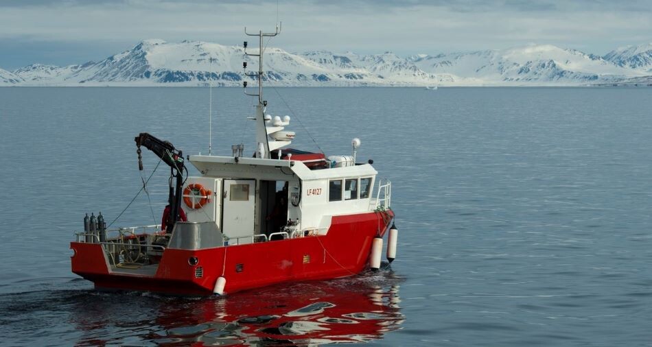 Navire côtier océanographique "Teisten", de la base scientifique de Ny-Ålesund, sur l'île du Spitzbe